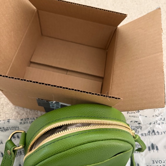 Brand new Portland Leather round kiwi bag - Picture 2 of 4